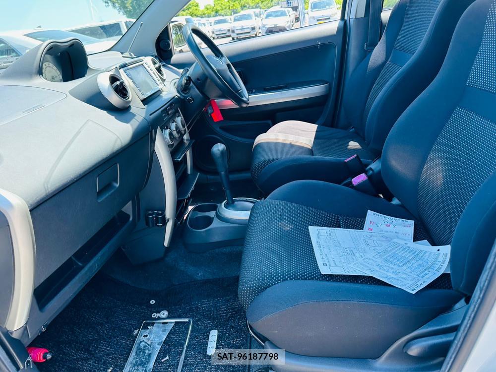 Toyota IST 2005-02 7349926-10