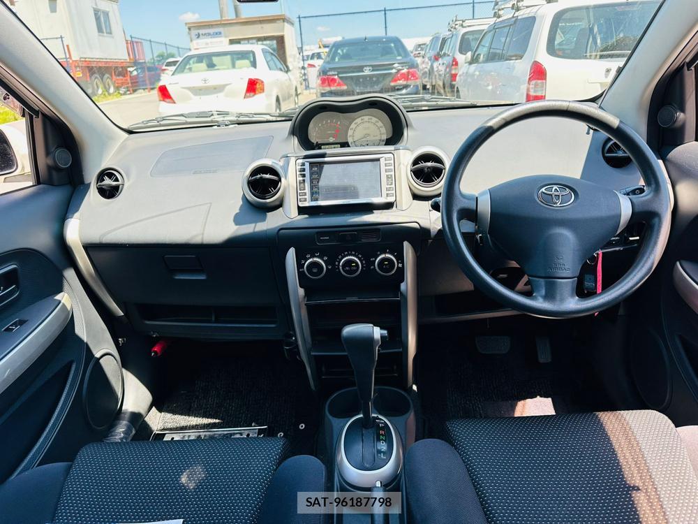 Toyota IST 2005-02 7349926-12