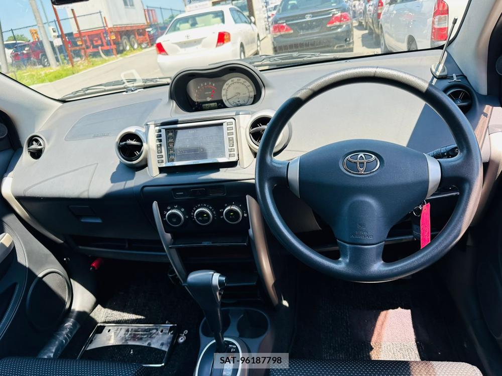 Toyota IST 2005-02 7349926-13