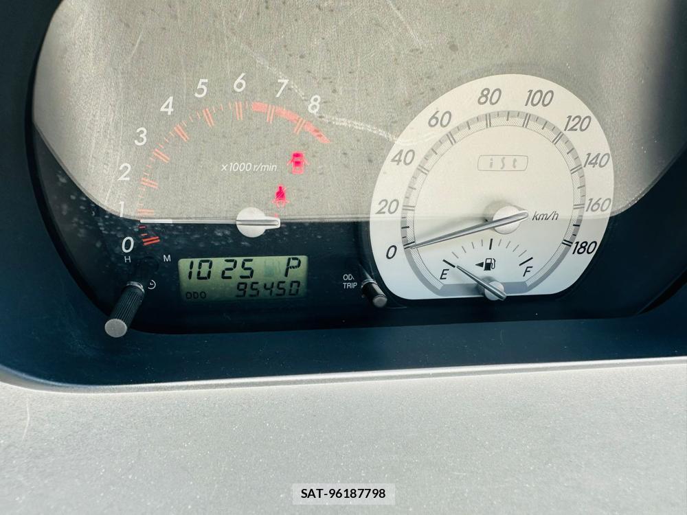 Toyota IST 2005-02 7349926-15