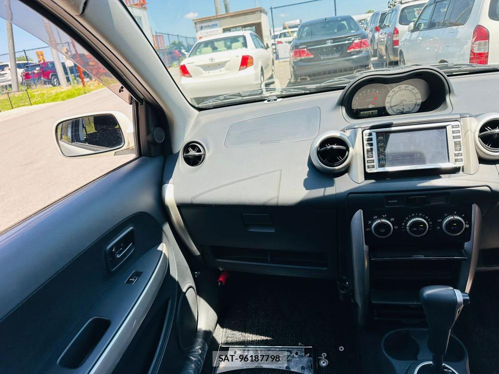 Toyota IST 2005-02 7349926-17