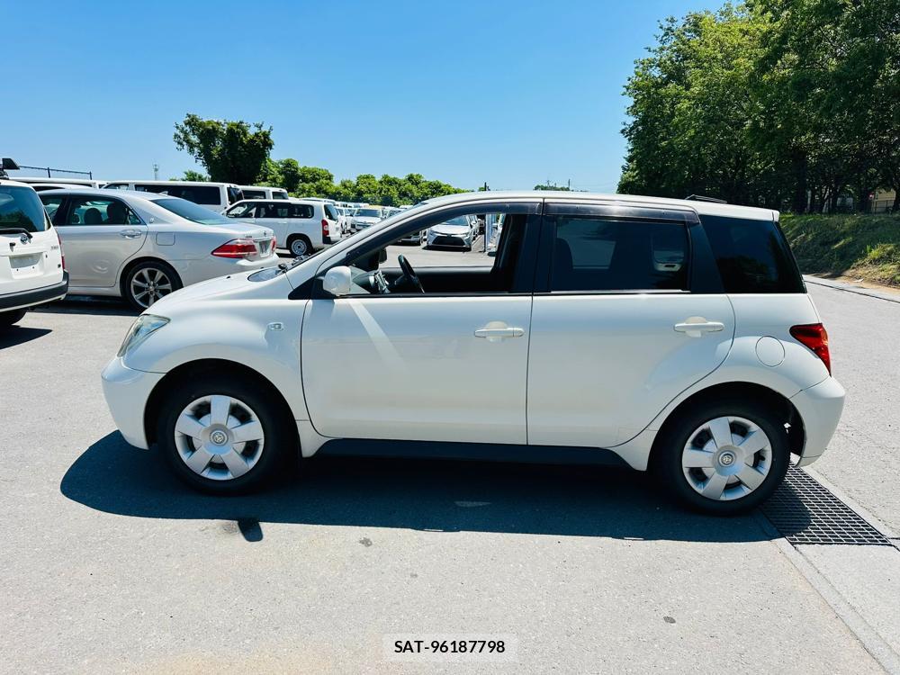 Toyota IST 2005-02 7349926-1