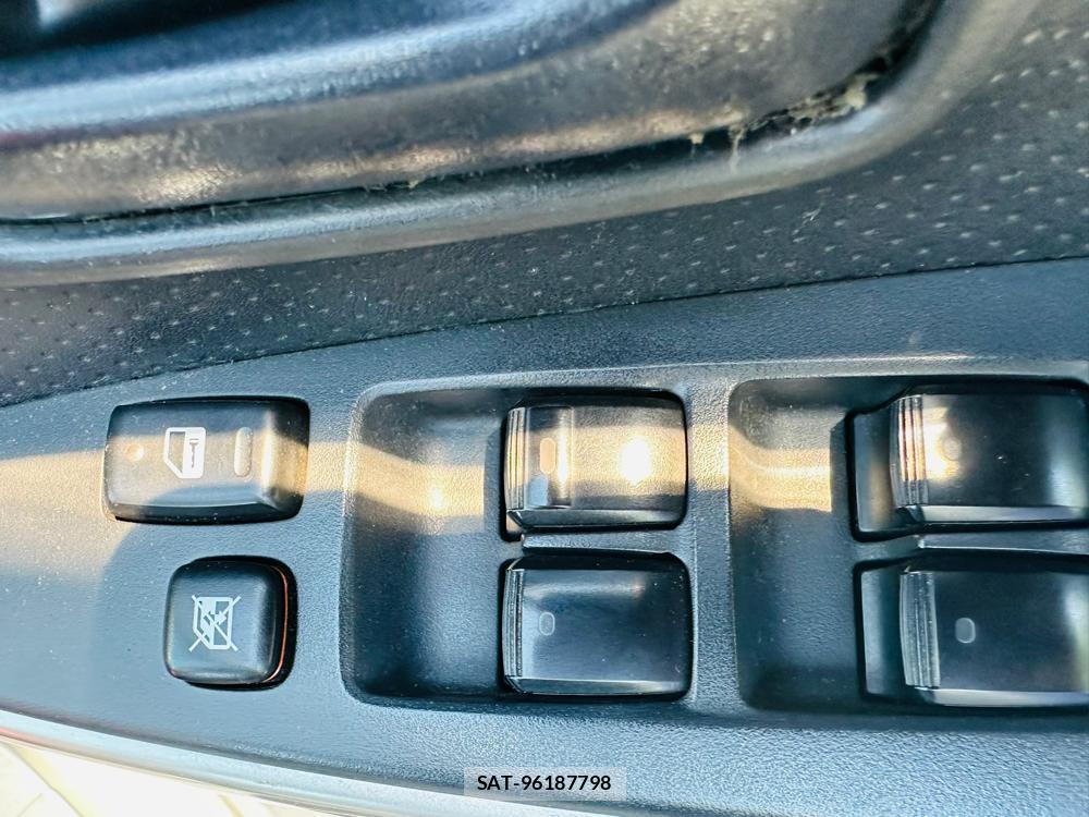 Toyota IST 2005-02 7349926-21