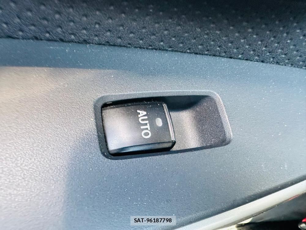 Toyota IST 2005-02 7349926-23