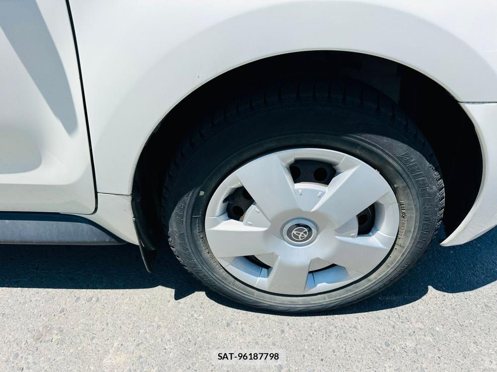 Toyota IST 2005-02 7349926-28