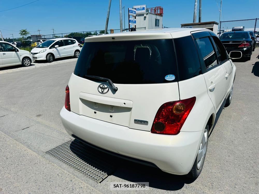 Toyota IST 2005-02 7349926-4