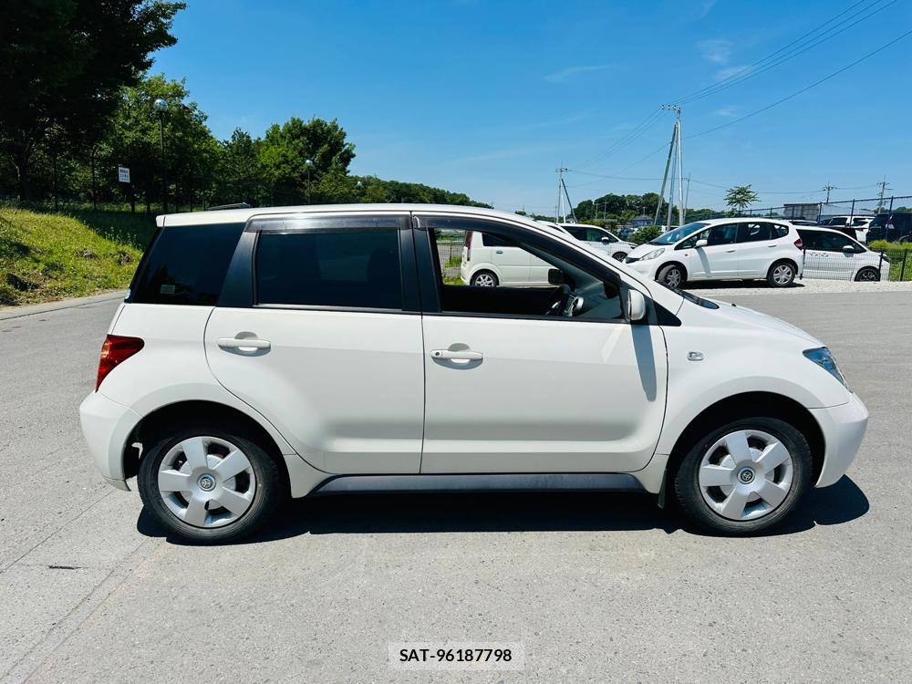 Toyota IST 2005-02 7349926-5