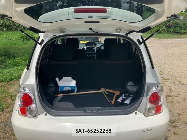 Toyota IST 2002-10 8627217-15