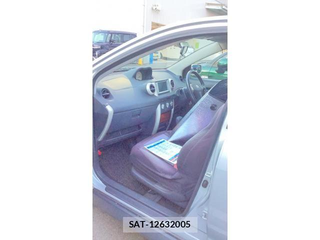 Toyota IST 2004-10 8829584-9