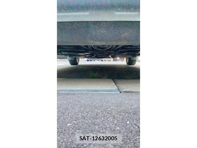 Toyota IST 2004-10 8829584-15