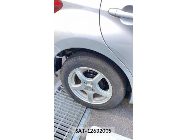 Toyota IST 2004-10 8829584-5