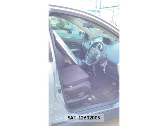 Toyota IST 2004-10 8829584-6