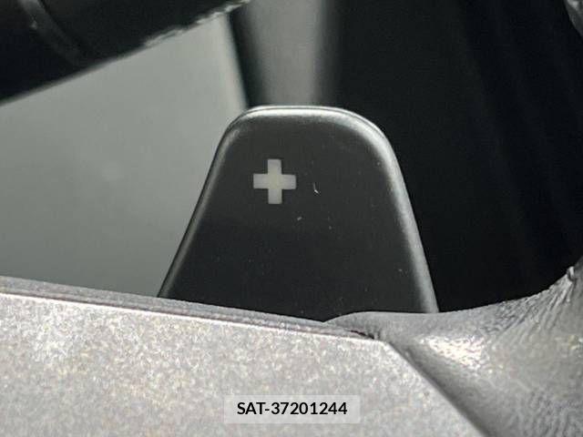 Jaguar E-PACE 2018-05 517697-12