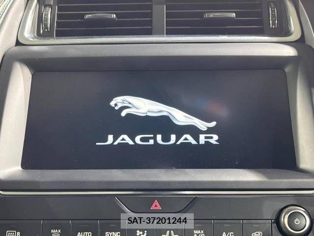 Jaguar E-PACE 2018-05 517697-13