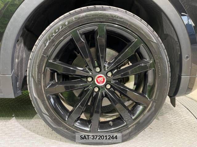 Jaguar E-PACE 2018-05 517697-15