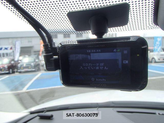 Jaguar E-PACE 2019-03 1040761-10