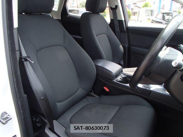 Jaguar E-PACE 2019-03 1040761-11