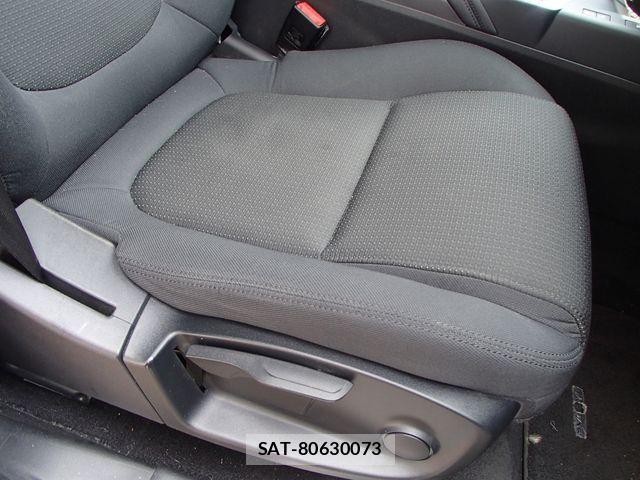 Jaguar E-PACE 2019-03 1040761-13