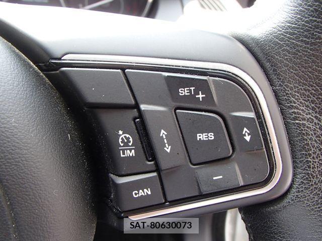 Jaguar E-PACE 2019-03 1040761-18