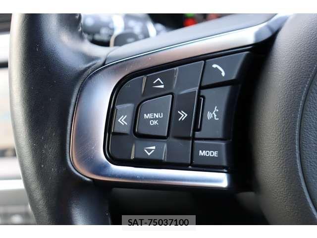Jaguar E-PACE 2019-11 1825542-11