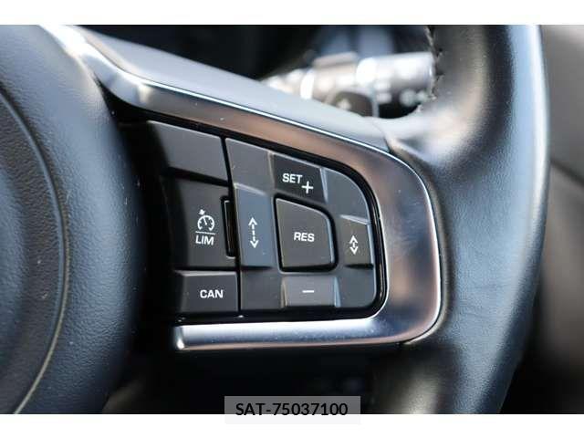 Jaguar E-PACE 2019-11 1825542-12