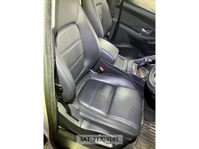 Jaguar E-PACE 2018-06 4421295-10