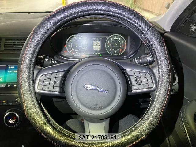 Jaguar E-PACE 2018-06 4421295-12