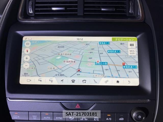 Jaguar E-PACE 2018-06 4421295-15