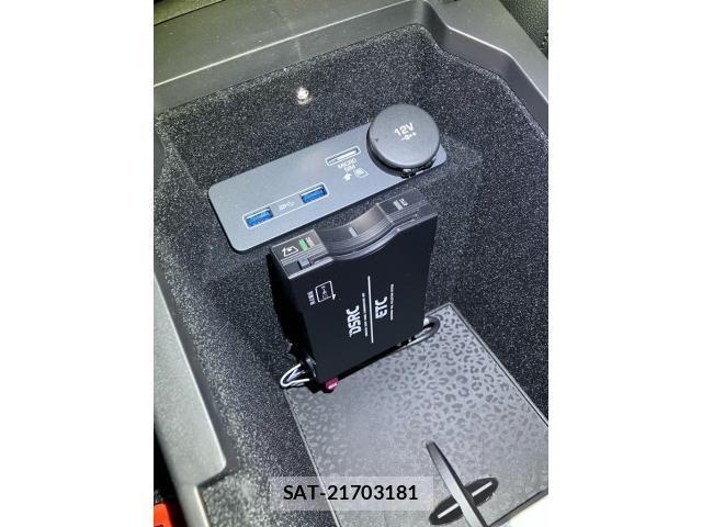 Jaguar E-PACE 2018-06 4421295-20