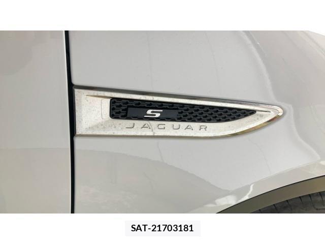 Jaguar E-PACE 2018-06 4421295-22