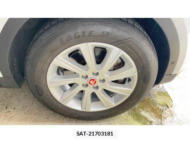 Jaguar E-PACE 2018-06 4421295-23