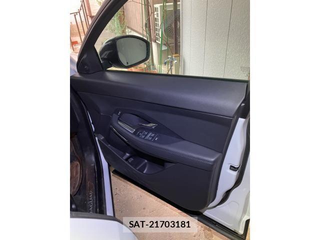 Jaguar E-PACE 2018-06 4421295-8