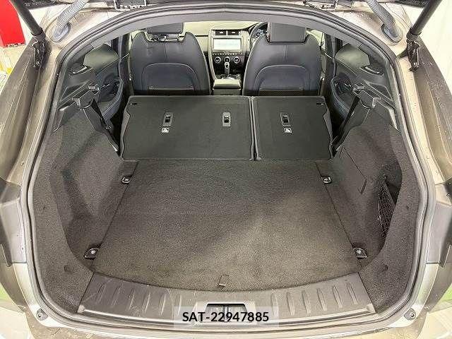 Jaguar E-PACE 2019-02 4754402-17