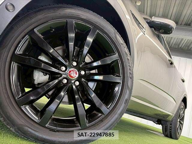 Jaguar E-PACE 2019-02 4754402-18