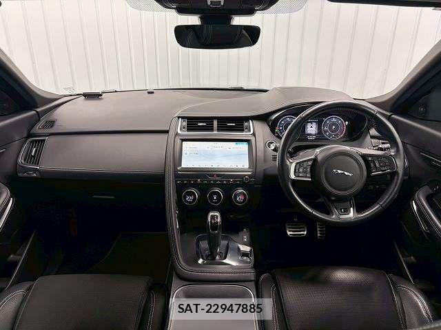 Jaguar E-PACE 2019-02 4754402-3