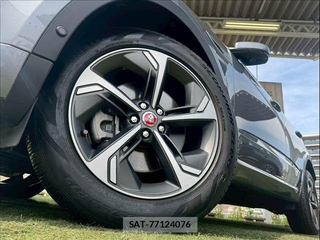 Jaguar E-PACE 2022-01 6815366-18
