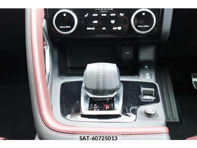 Jaguar E-PACE 2025-03 7219992-17