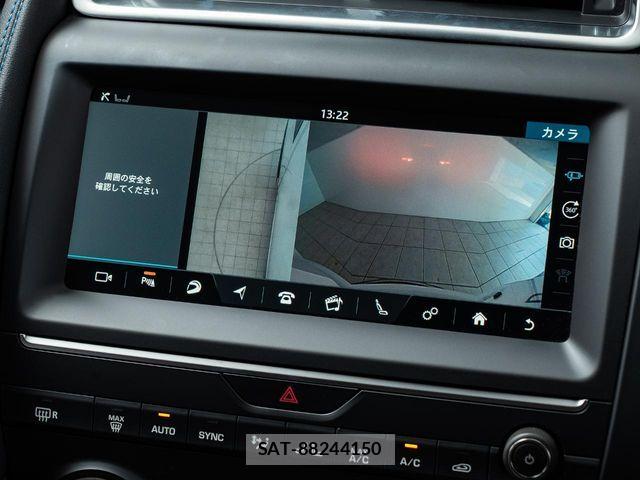 Jaguar E-PACE 2019-07 7219990-4