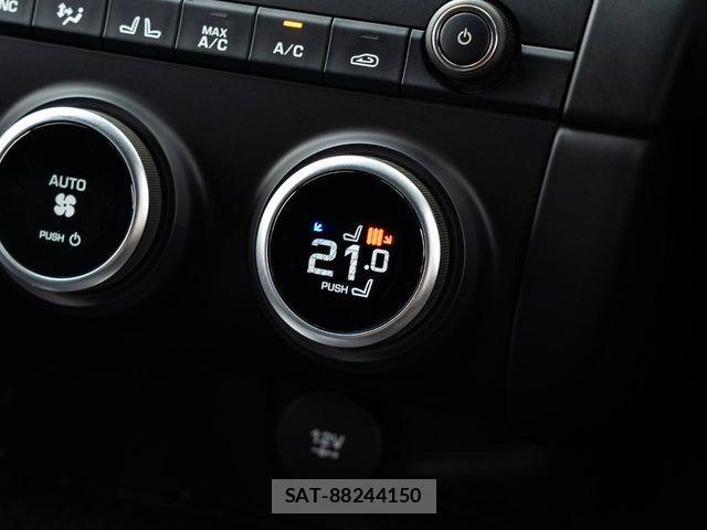 Jaguar E-PACE 2019-07 7219990-5