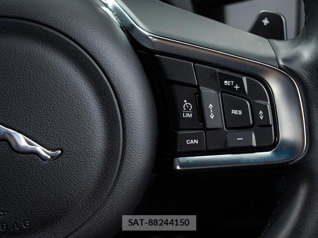 Jaguar E-PACE 2019-07 7219990-6