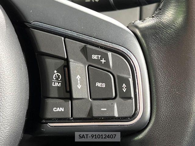 Jaguar E-PACE 2018-03 7272086-5
