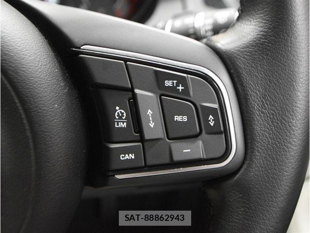 Jaguar E-PACE 2018-10 7272088-16