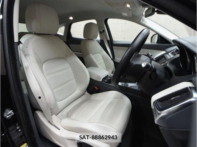 Jaguar E-PACE 2018-10 7272088-3