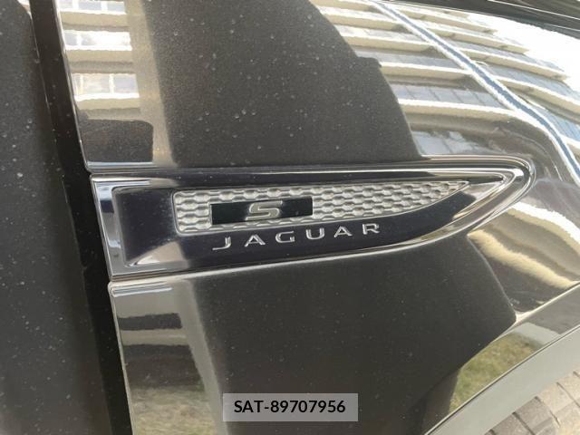 Jaguar E-PACE 2019-12 7454998-10