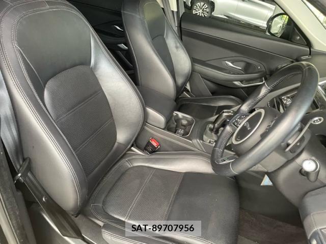 Jaguar E-PACE 2019-12 7454998-11