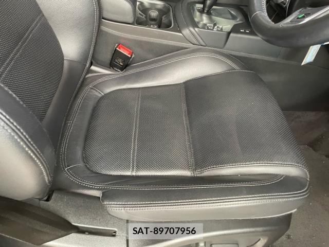 Jaguar E-PACE 2019-12 7454998-12