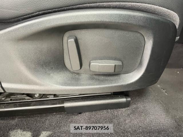 Jaguar E-PACE 2019-12 7454998-13