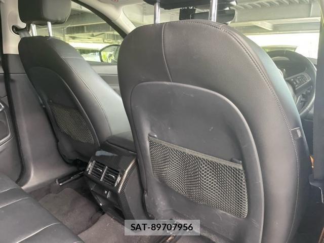 Jaguar E-PACE 2019-12 7454998-15