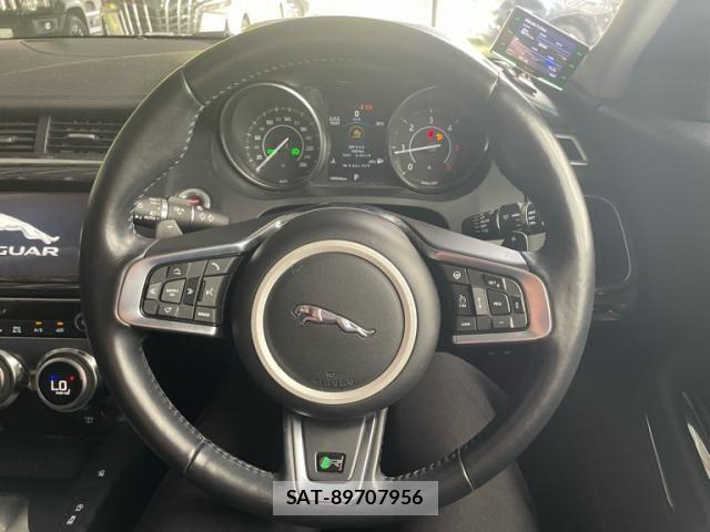 Jaguar E-PACE 2019-12 7454998-17