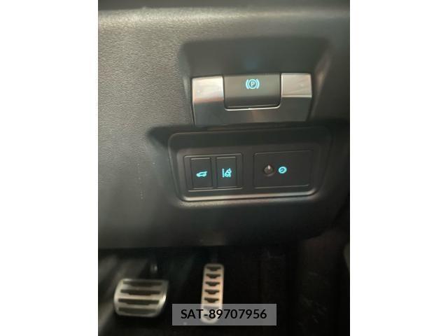 Jaguar E-PACE 2019-12 7454998-21